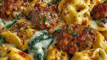 Garlic Butter Tortellini in Creamy Sauce with Beef & Spinach